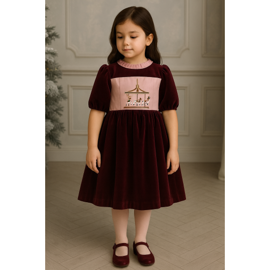 فستان مخمل خمري ناعم بطابع كلاسيكي ومطرز 240446 فستان مخمل خمري ناعم بطابع كلاسيكي ومطرز 240446