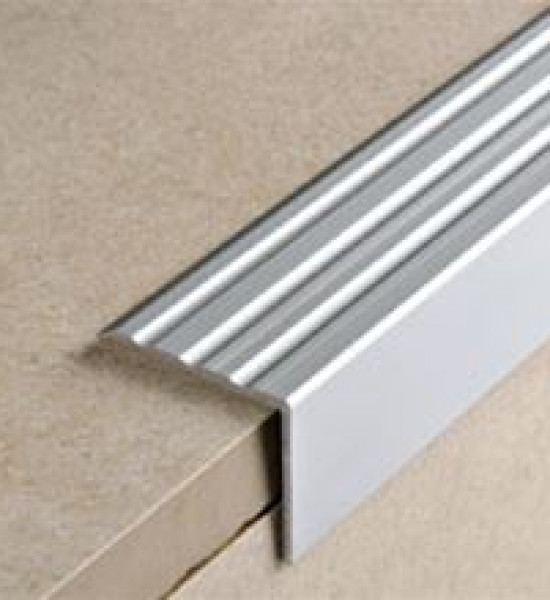 بروقرس زاوية المونيوم فضي لنهاية الدرج مخرم 25×10 PWKAA2510F