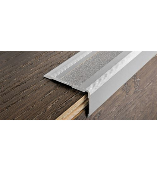 بروقرس زاوية درج فضي المنيوم مع شريط بحص 2.7م PEGRAA5230A