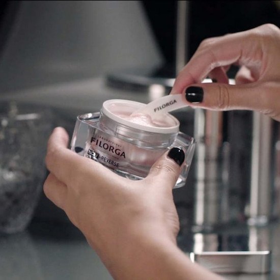 فيلورجا ان سي اي اف ريفيرس كريم للوجه لتقليل مظهر علامات التقدم في السن 50مل