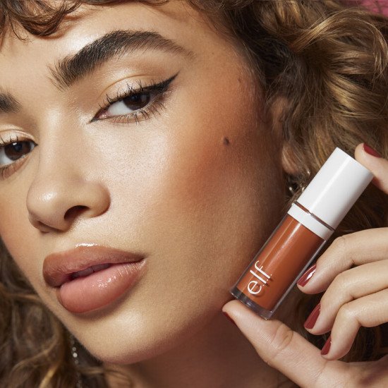 ايلف احمر خدود سائل كامو - برونز بومب بلش