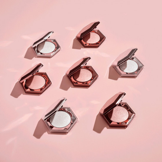 اضاءة هايلايتر بودرة دياموند بومب من فنتي بيوتي - هاو مني كاراتس