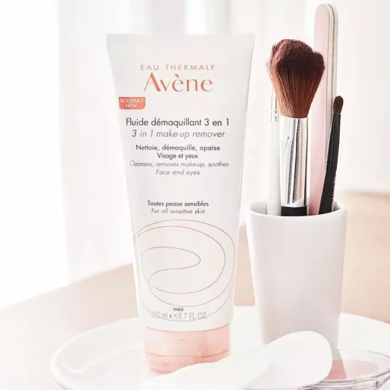 أفين 3 في 1 مزيل مكياج سائل حليبي 200مل أفين 3 في 1 مزيل مكياج سائل حليبي 200مل