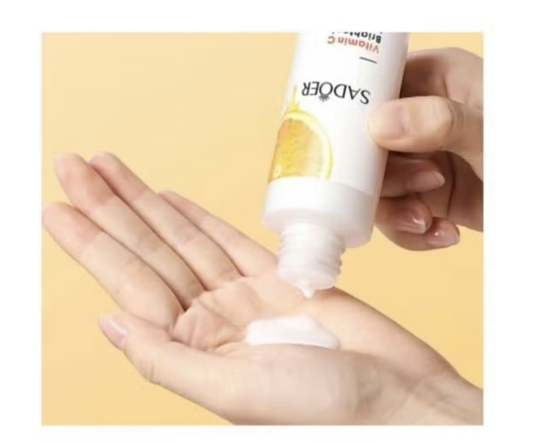 لوشن التنظيف والترطيب بالفيتامين سي من سادور 120مل