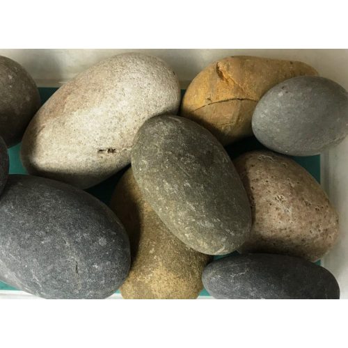 صخور ملساء بأحجام وألوان مختلفة - Smooth round boulders صخور ملساء بأحجام وألوان مختلفة - Smooth round boulders