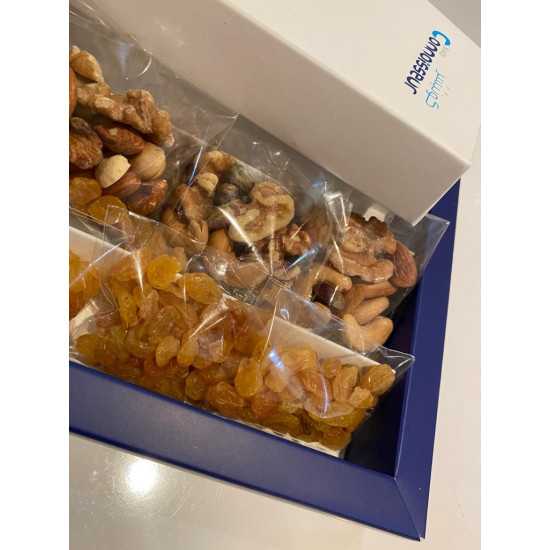 مكسرات متنوعة وزبيب