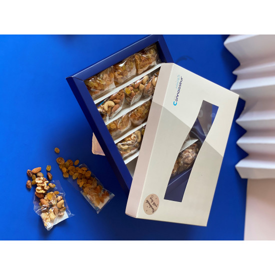 مكسرات متنوعة وزبيب