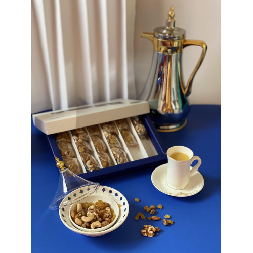 مكسرات متنوعة وزبيب