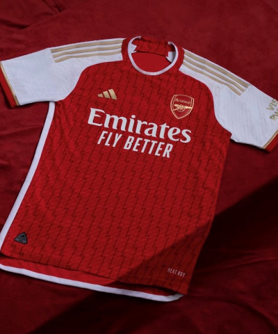 طقم ارسنال الاساسي 23/24 