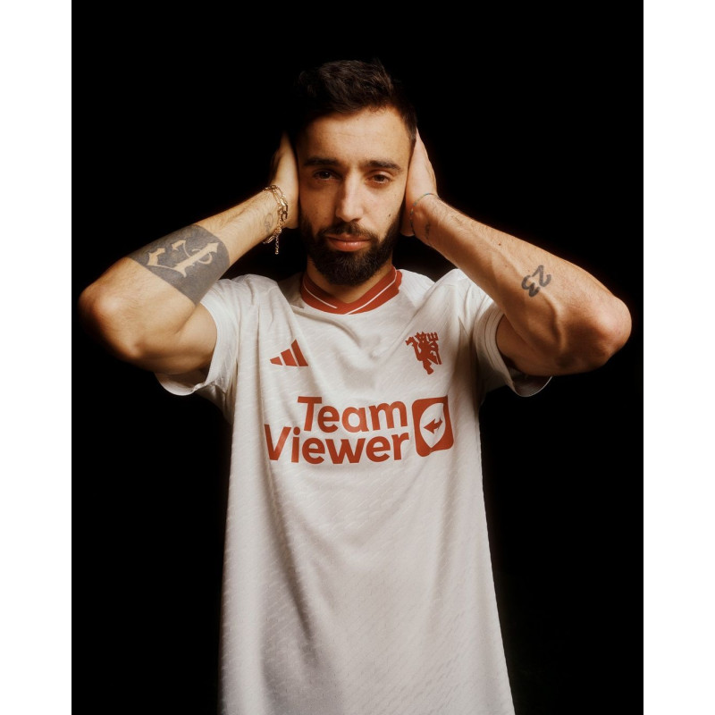 طقم مانشستر يونايتد الثالث 23/24