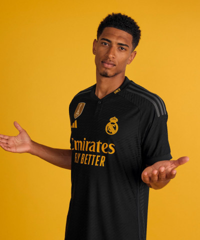 طقم ريال مدريد الثالث 23/24 