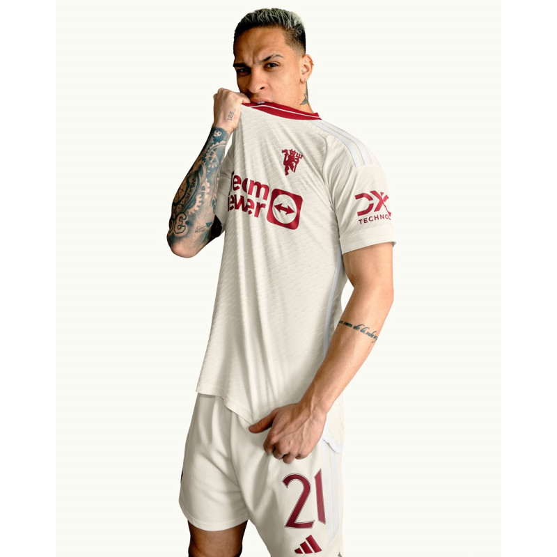 طقم مانشستر يونايتد الثالث 23/24