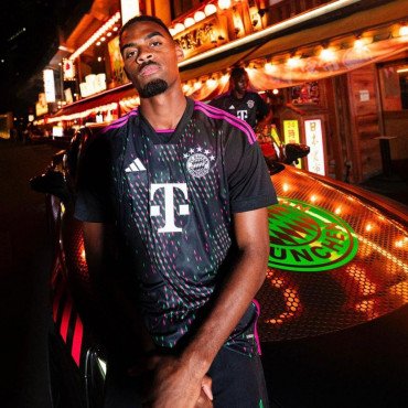 طقم بايرين ميونيخ الثاني 23/24