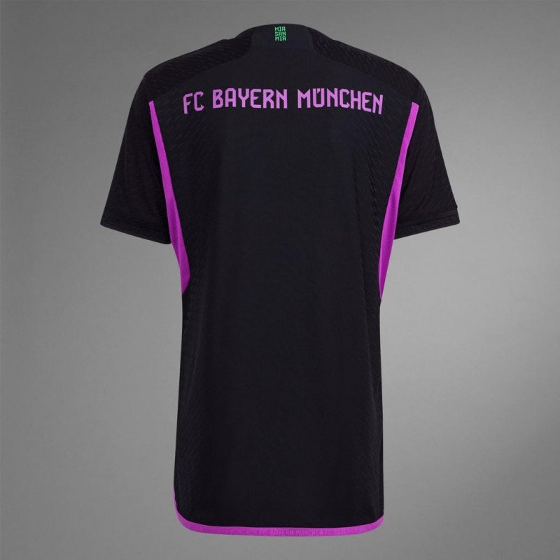 طقم بايرين ميونيخ الثاني 23/24