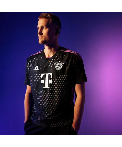 طقم بايرين ميونيخ الثاني 23/24 طقم بايرين ميونيخ الثاني 23/24