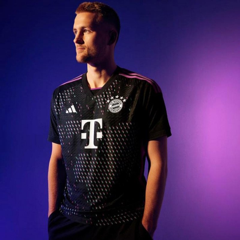 طقم بايرين ميونيخ الثاني 23/24