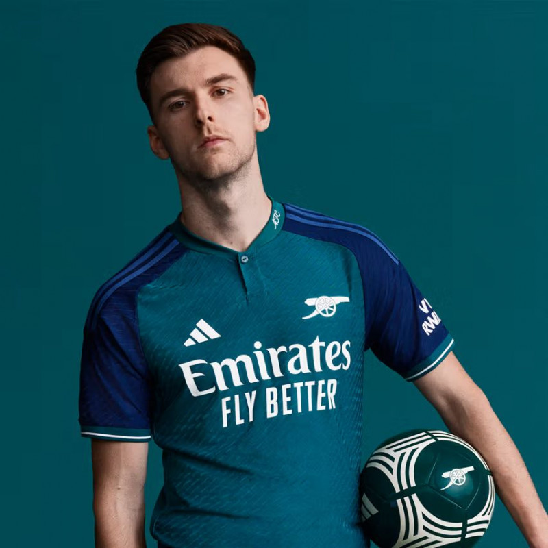 طقم ارسنال الثالث 23/24