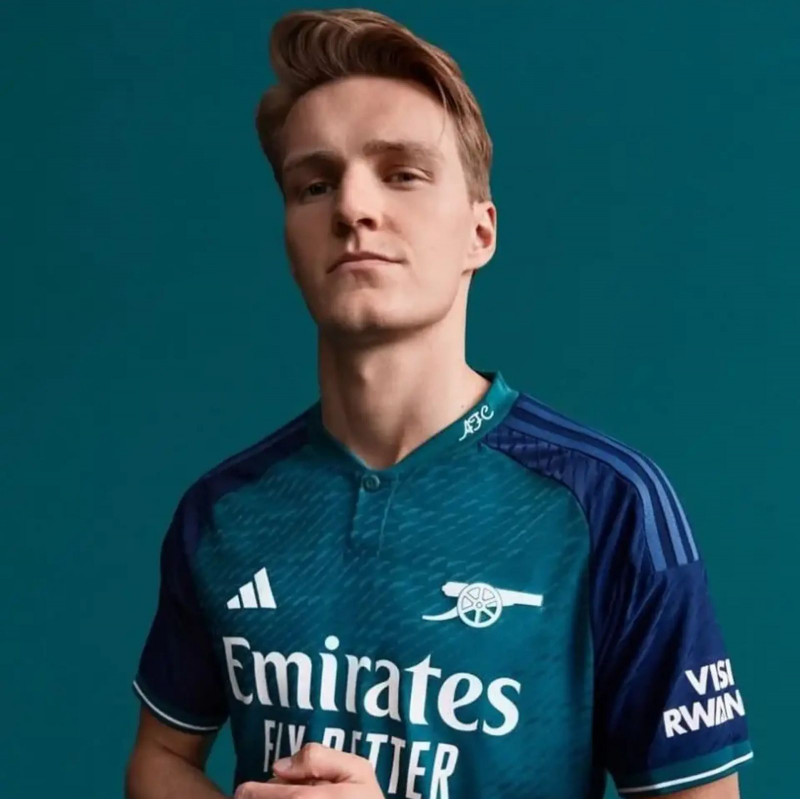 طقم ارسنال الثالث 23/24