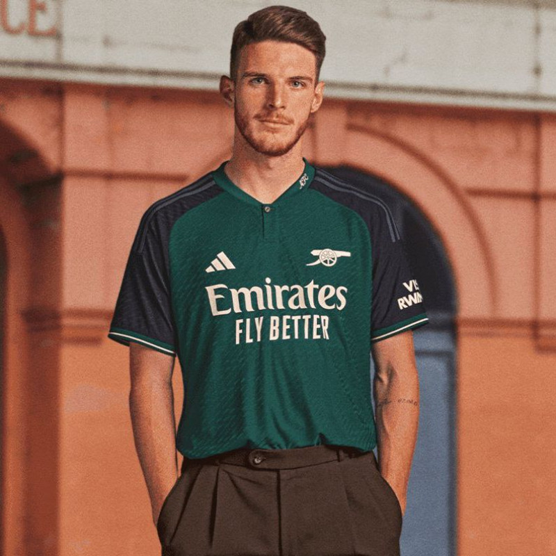 طقم ارسنال الثالث 23/24