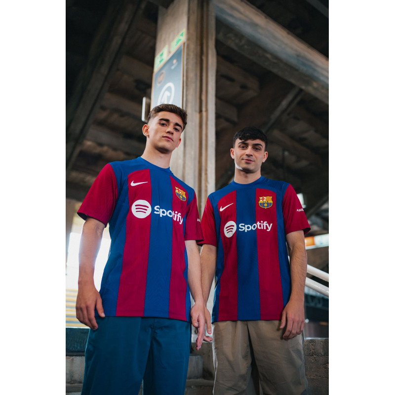 تيشيرت برشلونة الاساسي 23/24