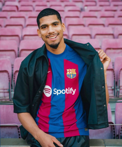 تيشيرت برشلونة الاساسي 23/24 تيشيرت برشلونة الاساسي 23/24