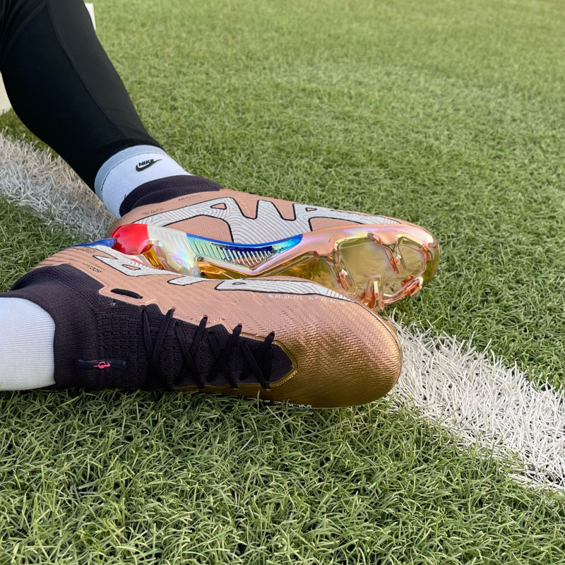 بوت نايك ميركوريال فينوم إليت – إصدار ذهبي فاخر | Nike Mercurial Phenom Elite Gold Edition بوت نايك ميركوريال فينوم إليت – إصدار ذهبي فاخر | Nike Mercurial Phenom Elite Gold Edition