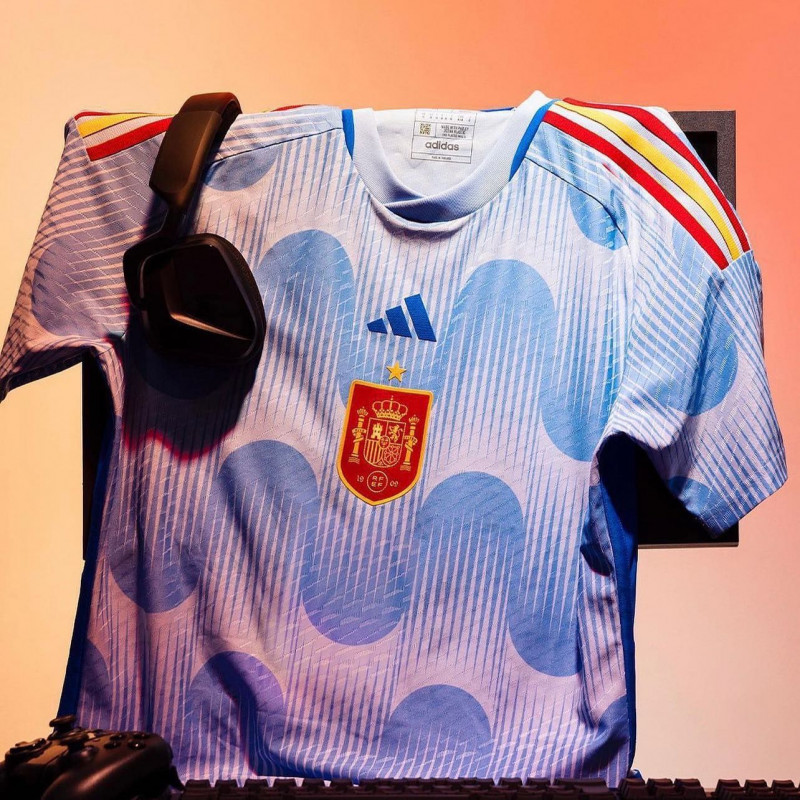 تيشيرت اسبانيا 22/23