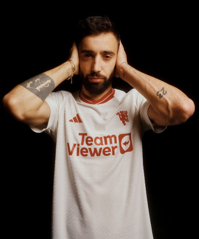 طقم مانشستر يونايتد الثالث 23/24