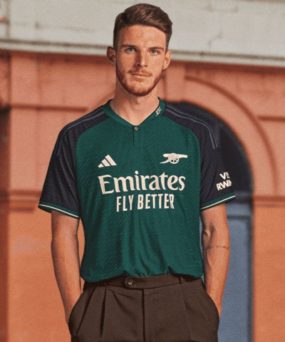 طقم ارسنال الثالث 23/24