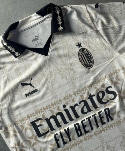 تيشيرت اسي ميلان الرابع باللون الابيض 23/24 تيشيرت اسي ميلان الرابع باللون الابيض 23/24