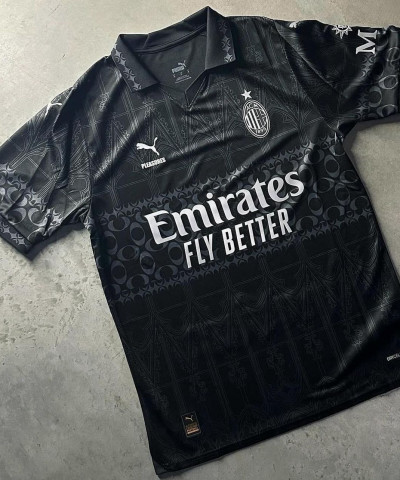 تيشيرت اسي ميلان الرابع باللون الاسود 23/24 تيشيرت اسي ميلان الرابع باللون الاسود 23/24