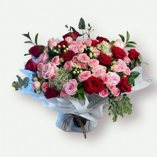 باقة جالسة حمراء باقة جالسة حمراء