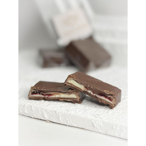 شوكليت بلجيكي بالمذاق الفريد ممزوج بحشوة الرمان الطازجة