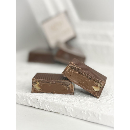 شوكليت نوتيلا بلجيكي بالمذاق الفريد ممزوج بحشوة النوتيلا الذيذة