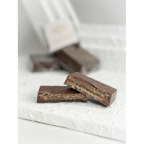 شوكليت بلجيكي بالمذاق الفريد ممزوج بحشوة البسكوت الهشة