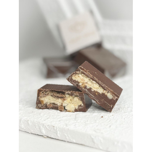 شوكليت بلجيكي بالمذاق الفريد ممزوج بحشوة المكسرات