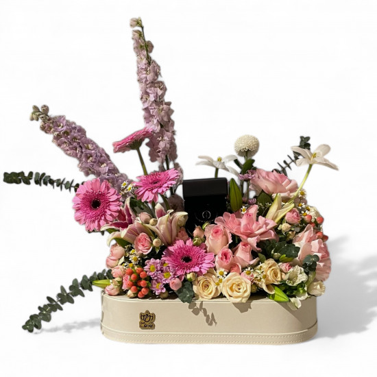 تنسيق هدية بالورد الطبيعي