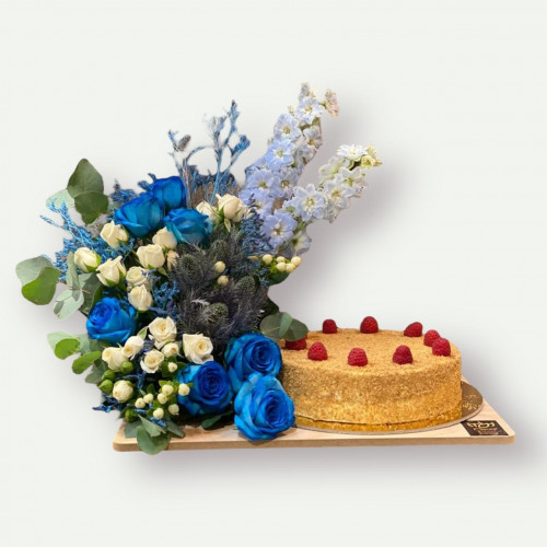 ورد ازرق وكيك