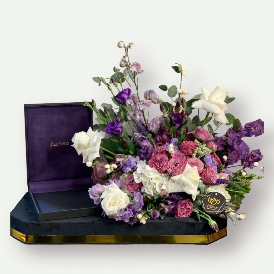 باقة ورد كبيرة مع طقم ذهب باقة ورد كبيرة مع طقم ذهب