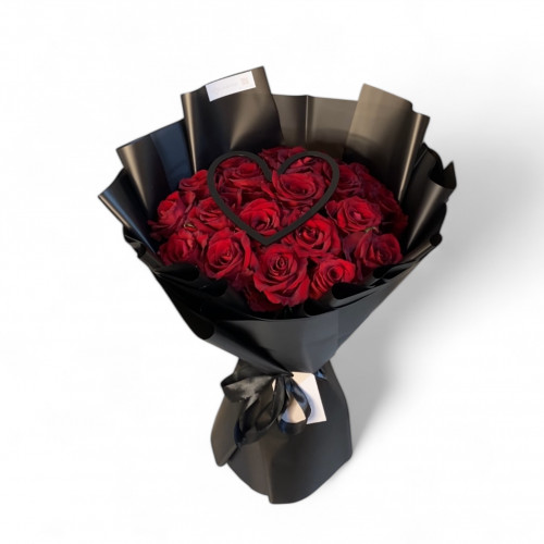 باقة روز احمر مع قلب باقة روز احمر مع قلب