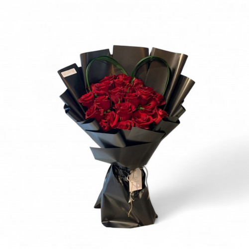 باقة روز بغلاف اسود باقة روز بغلاف اسود