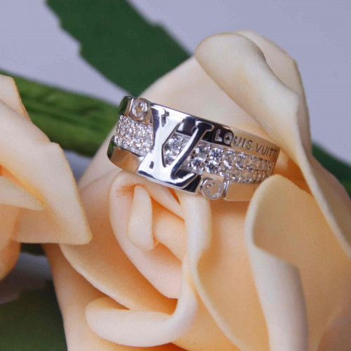 خاتم فضة عيار925كود(٠٠٣٠٦٠٠)