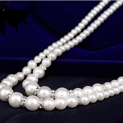 عقد لؤلؤ وأحجار كريمه