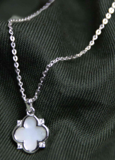 عقد فضة عيار925كود(٠٠٢٠٢٠٠)