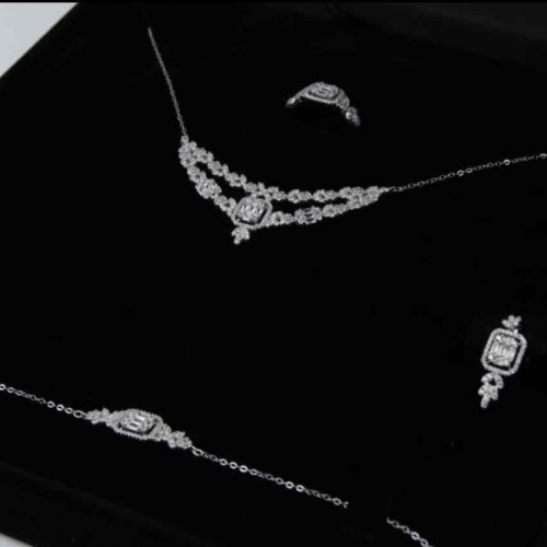 طقم فضة عيار925كود(٠٠١٥٠٢٠٠)