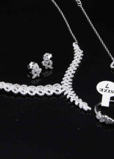 طقم فضة ناعم عيار925 كود (٠٠١٤٠٦٠)