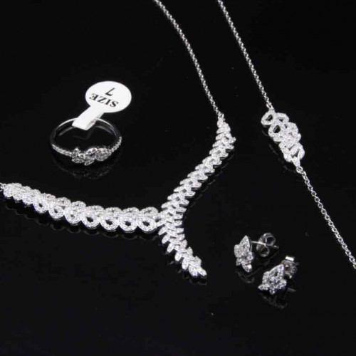 طقم فضة ناعم عيار925 كود (٠٠١٤٠٦٠)