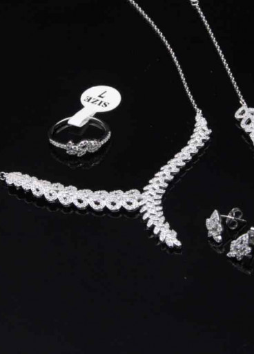 طقم فضة ناعم عيار925 كود (٠٠١٤٠٦٠)