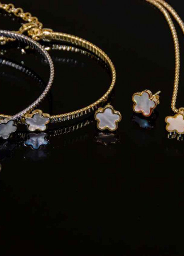 طقم أطفال فضة إيطالي عيار 925 كود (٠٠٧٠٠٩٠)