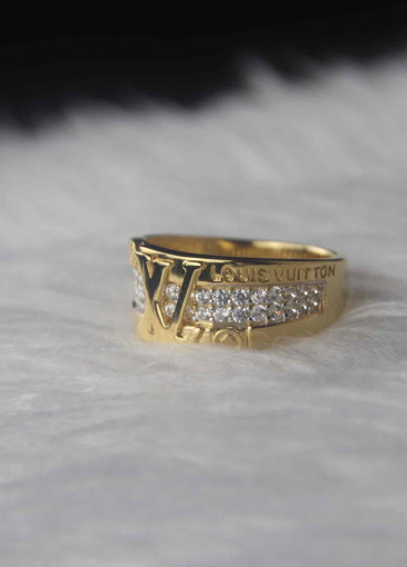 خاتم فضة عيار٩٢٥كود(٠٠٣٠٢٠٠)